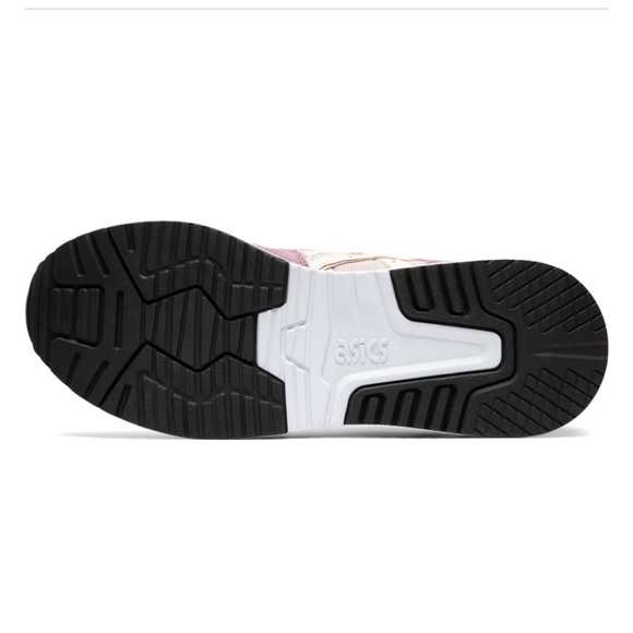 Only wore once women size 9 vintage style ASICS. - Picture 4 of 9